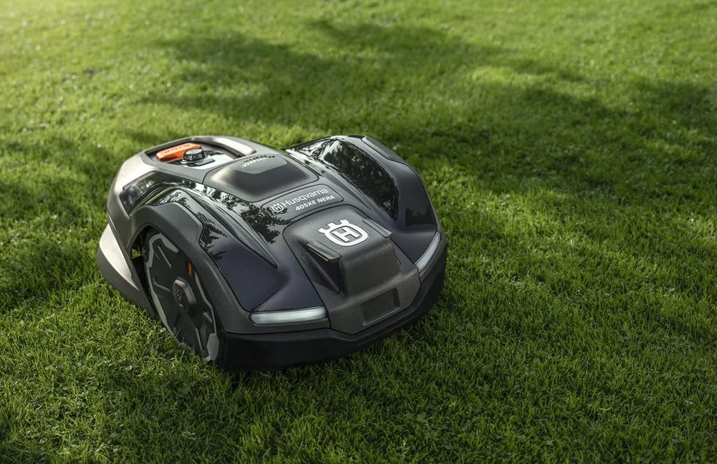 Smart Gardening in Dinkelscherben vertreibt Mähroboter verschiedener Marken. Kabellose Mähroboter, RTK; kabelgebundene Rasenroboter, Mähroboter im Hang, Tuning für Mähroboter, Installation, Reparatur und mehr. Vertrieben werden Automower von Husqvarna, Gardena und McCulloch. Smart Gardening ist im Bereich „smart garden“ tätig. Husqvarna