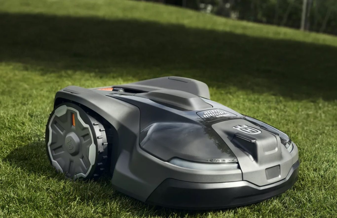 Smart Gardening in Dinkelscherben vertreibt Mähroboter verschiedener Marken. Kabellose Mähroboter, RTK; kabelgebundene Rasenroboter, Mähroboter im Hang, Tuning für Mähroboter, Installation, Reparatur und mehr. Vertrieben werden Automower von Husqvarna, Gardena und McCulloch. Smart Gardening ist im Bereich „smart garden“ tätig. Husqvarna EPOS